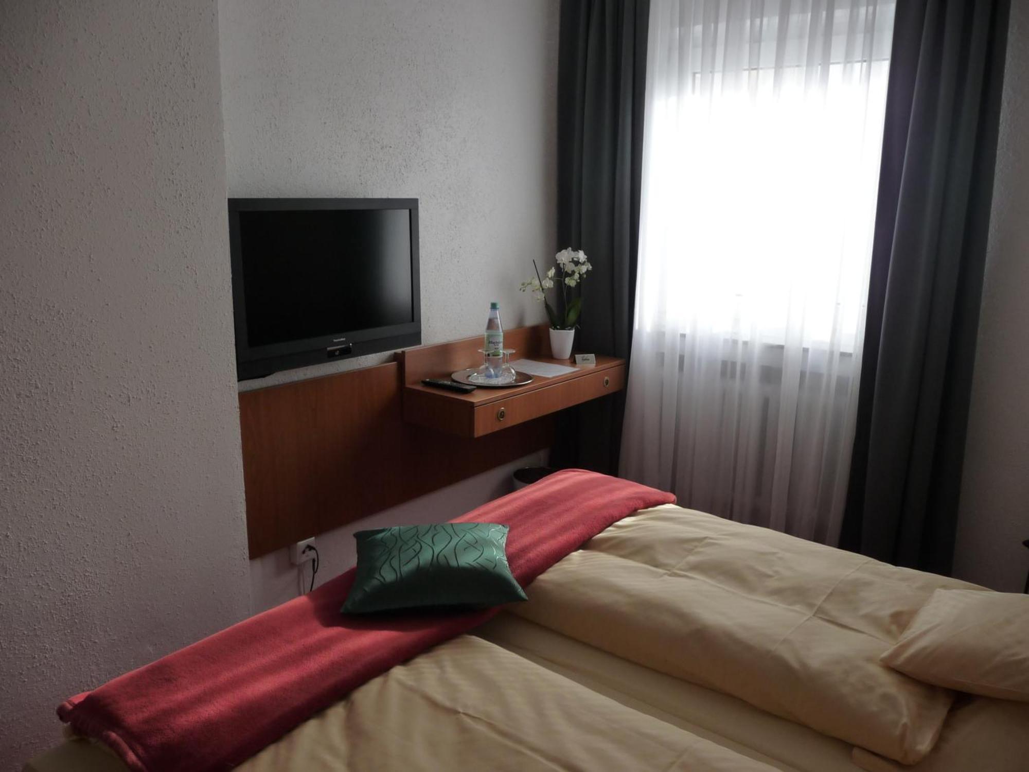 Hotel Sechzehn Leverkusen Esterno foto