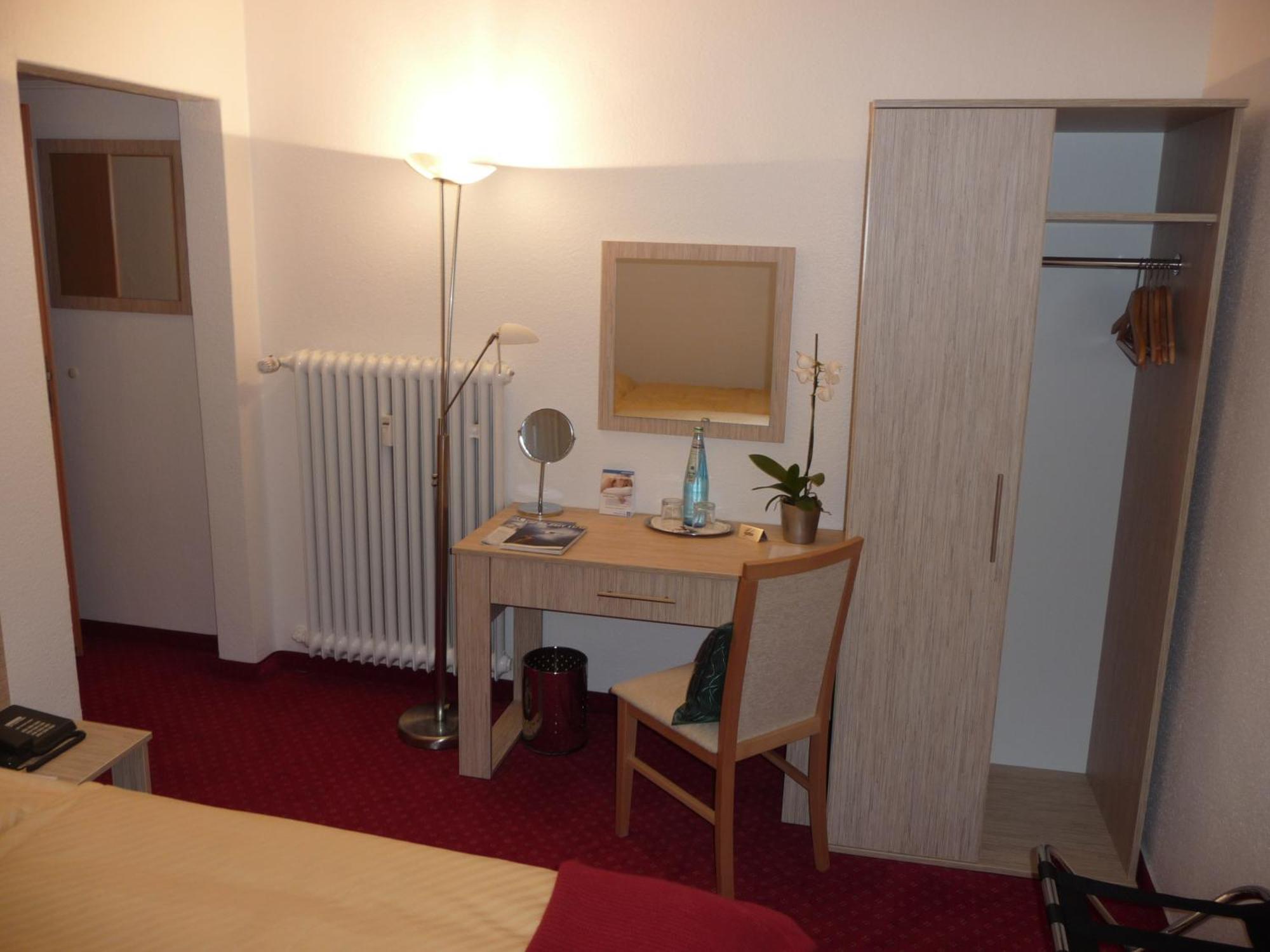 Hotel Sechzehn Leverkusen Esterno foto