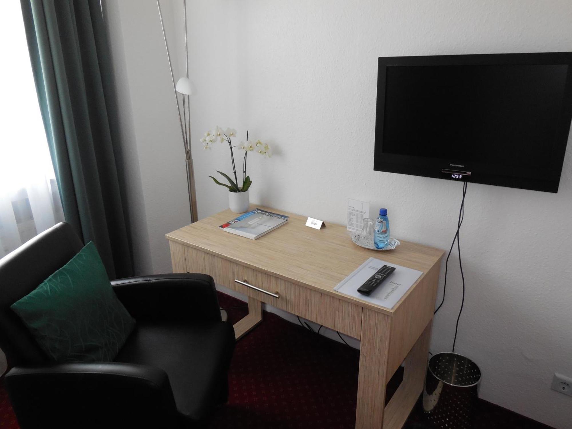 Hotel Sechzehn Leverkusen Esterno foto