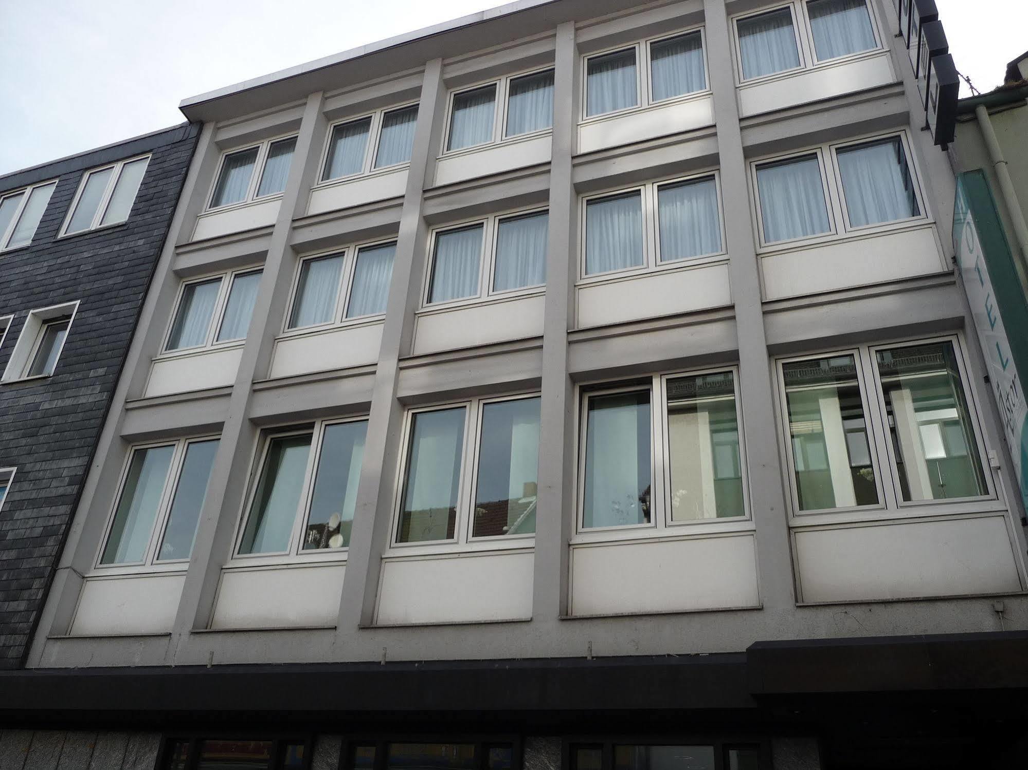Hotel Sechzehn Leverkusen Esterno foto
