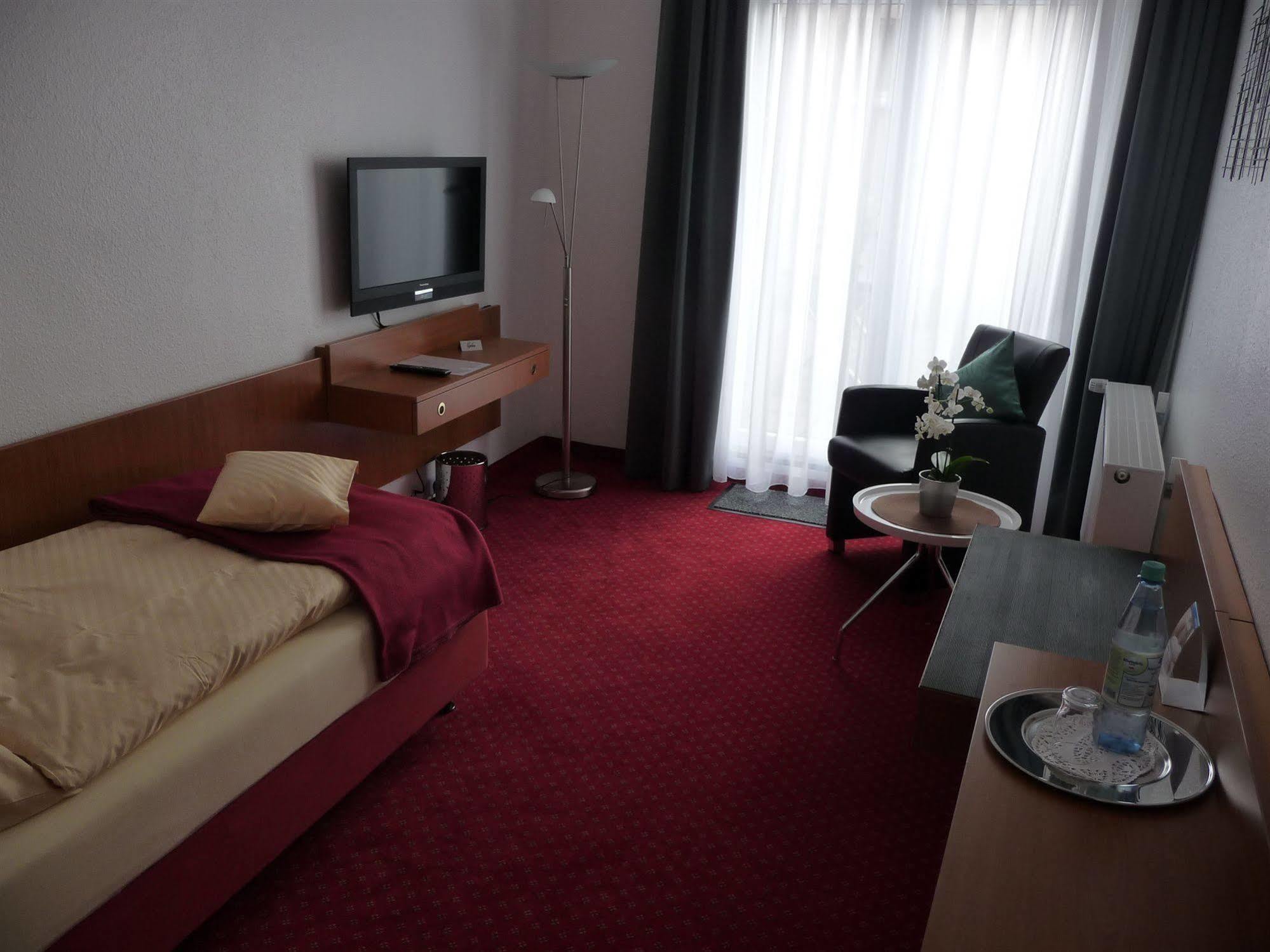 Hotel Sechzehn Leverkusen Esterno foto
