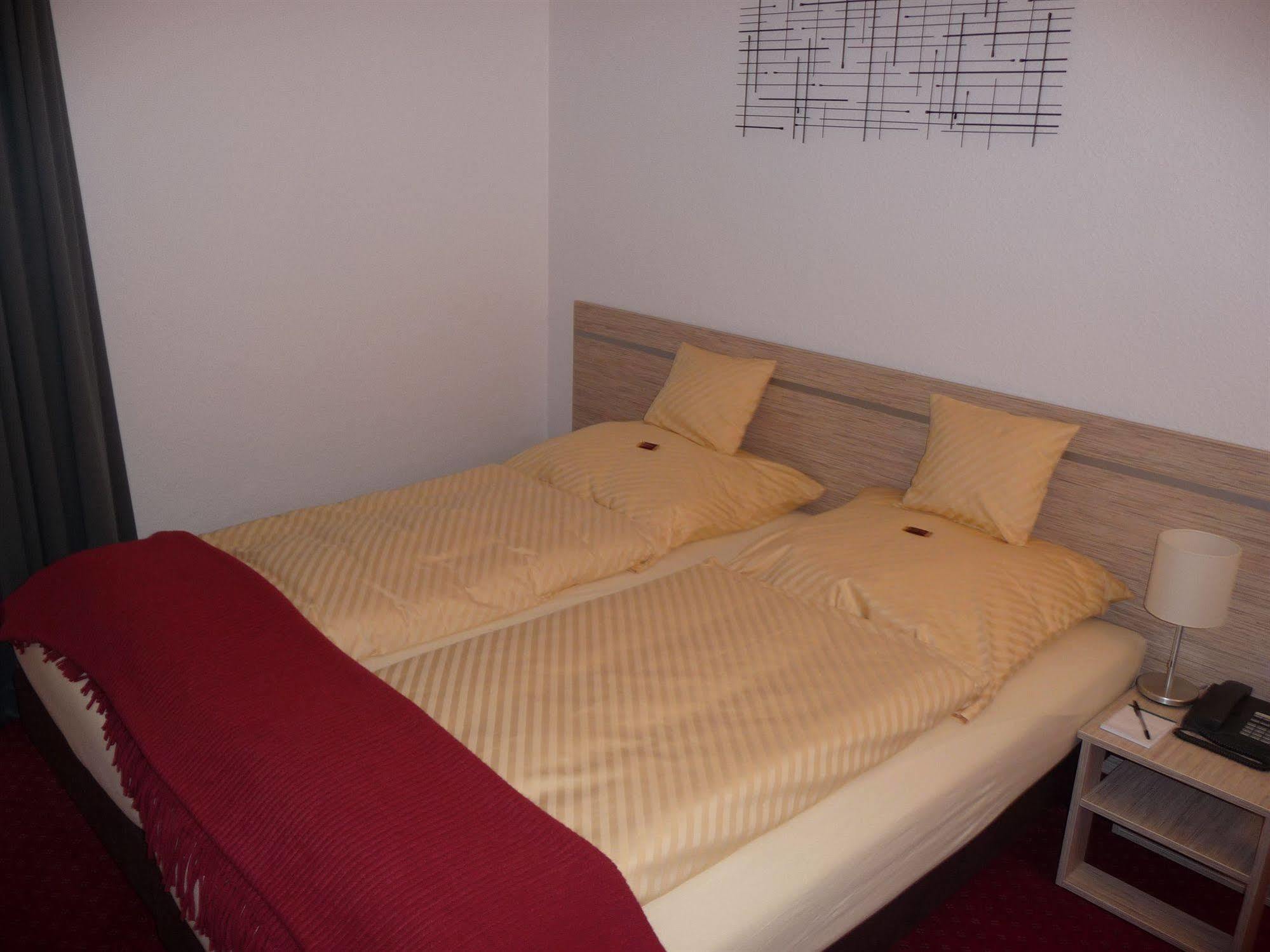 Hotel Sechzehn Leverkusen Esterno foto