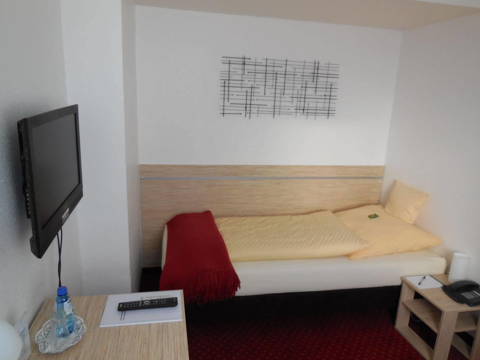 Hotel Sechzehn Leverkusen Esterno foto