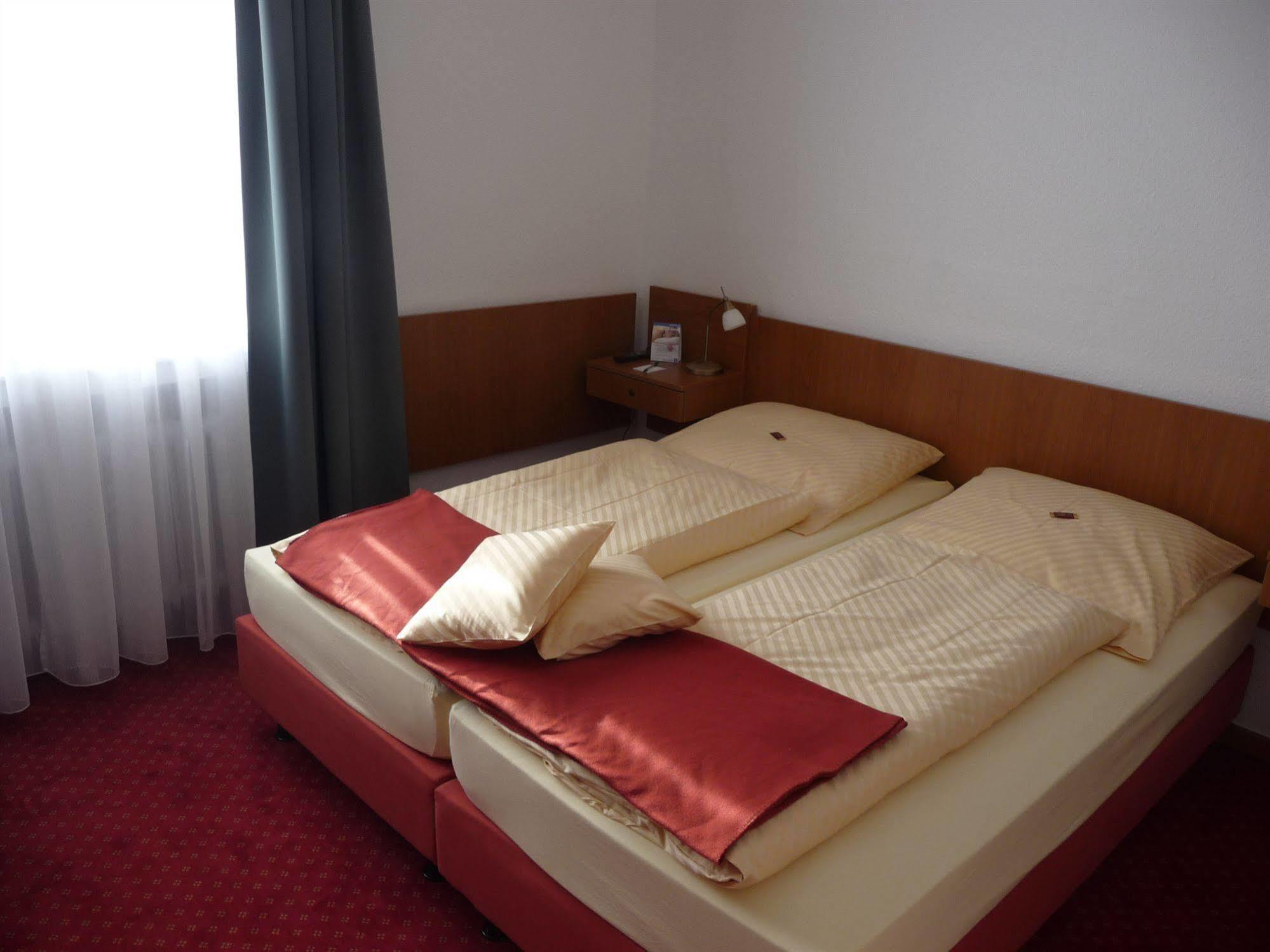 Hotel Sechzehn Leverkusen Esterno foto