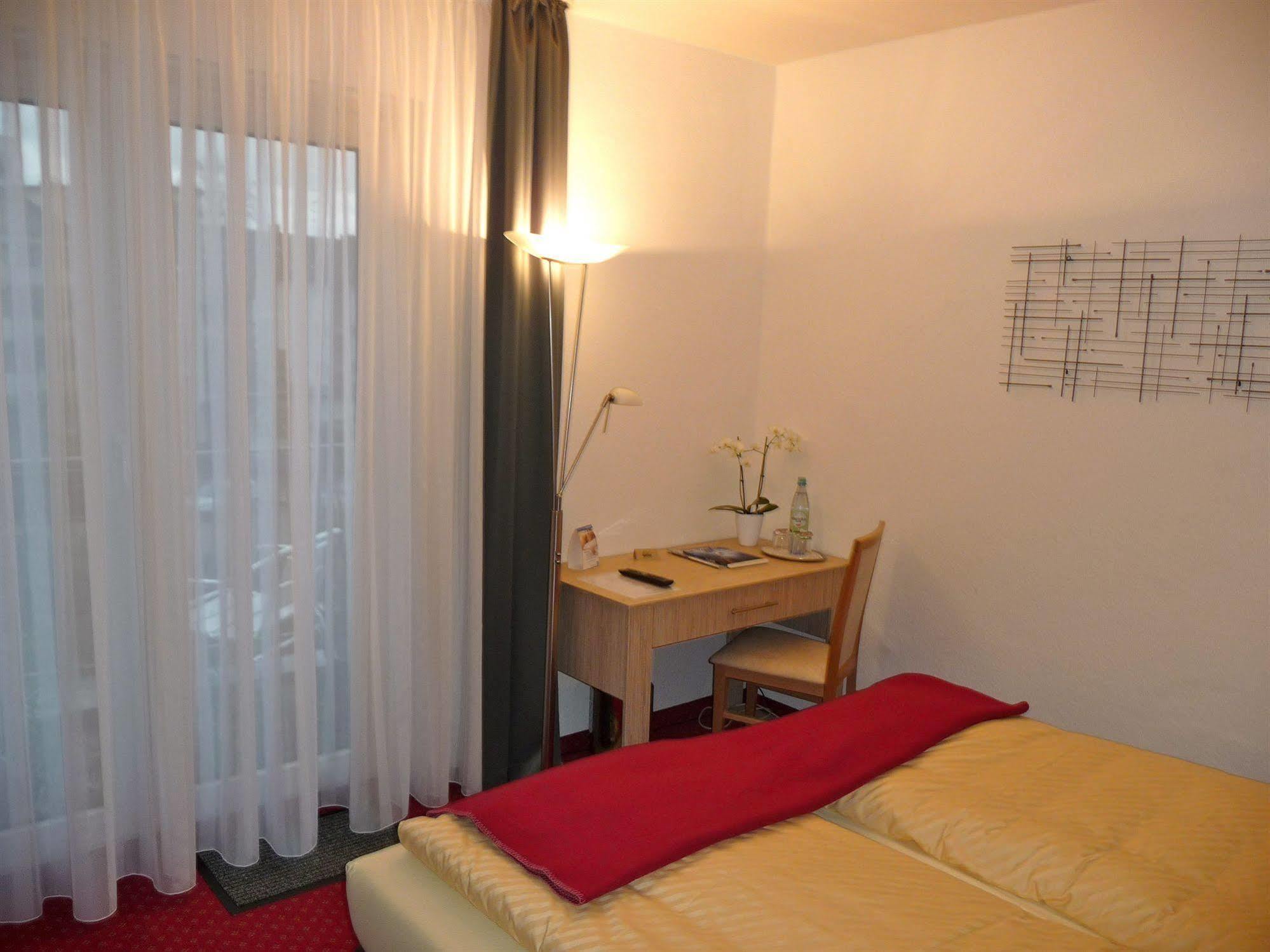 Hotel Sechzehn Leverkusen Esterno foto