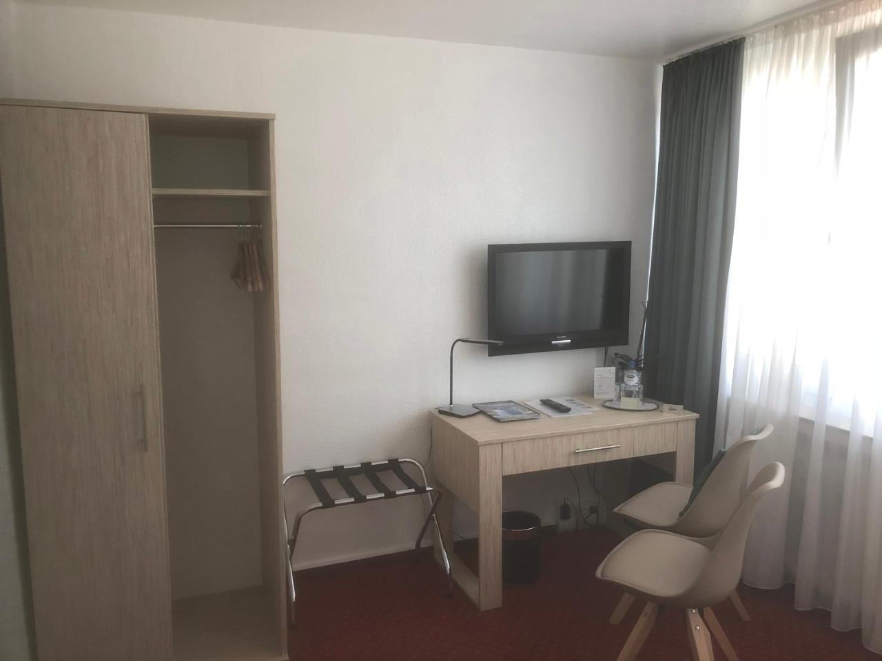 Hotel Sechzehn Leverkusen Esterno foto