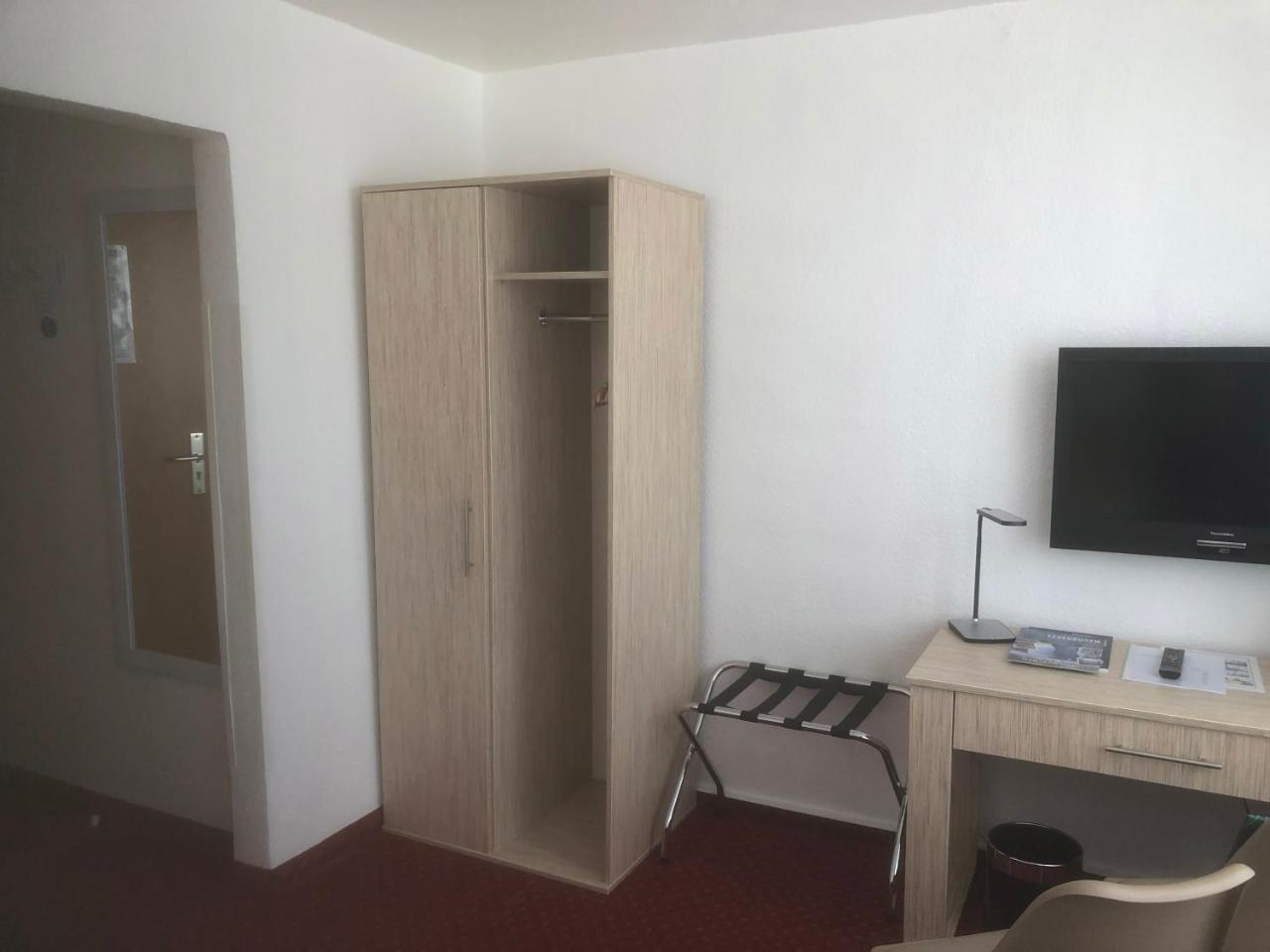 Hotel Sechzehn Leverkusen Esterno foto