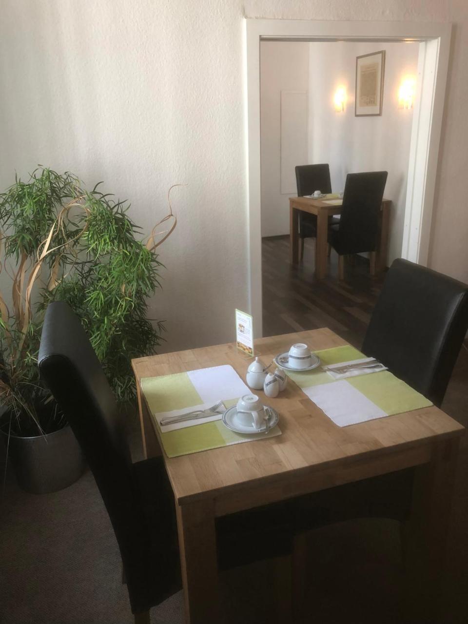 Hotel Sechzehn Leverkusen Esterno foto